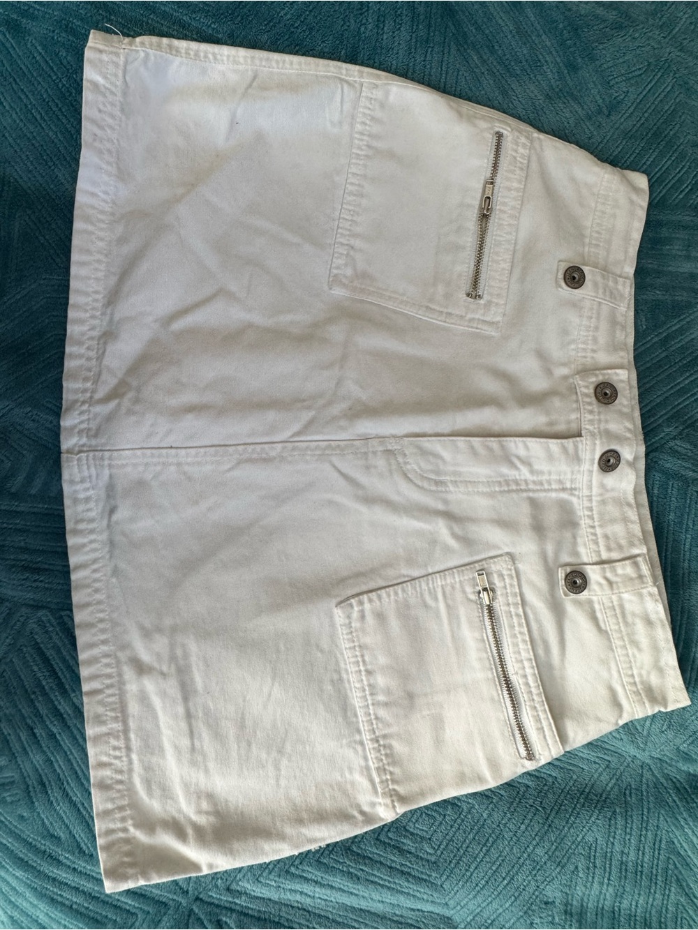 White Button-Front skirt with pockets
